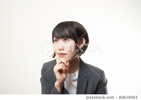 穿西裝的女人 穿西裝的女人 80620983