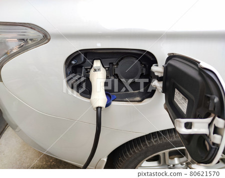 Charging of electric vehicle Charging of electric vehicle 80621570