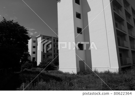 Closed Complex 80622364