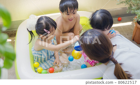 Kids playing in a vinyl pool Kids playing in a vinyl pool 80622517