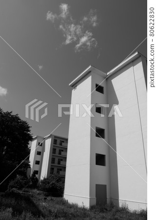 Closed Complex 80622830