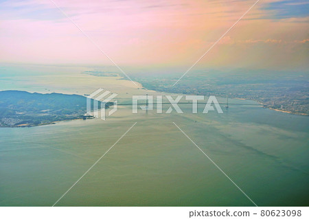 Akashi Kaikyo Bridge taken from an airplane Akashi Kaikyo Bridge taken from an airplane 80623098