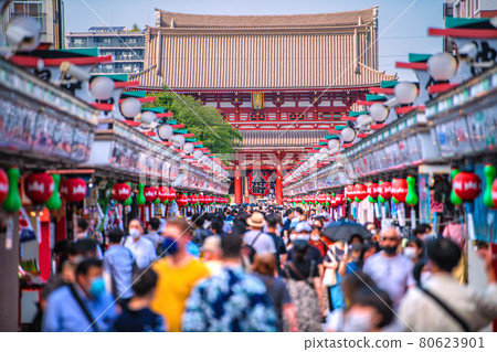 日本東京城市景觀 超過 4,000 ... 可怕的東京 4058 人。奧運“瘋狂”路線，淺草寺人潮洶湧=7月31日 80623901