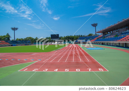 田徑體育場 - 用於 100 米短跑的 8 車道跑道 田徑體育場 - 用於 100 米短跑的 8 車道跑道 80624623