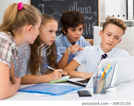 Teens male and female discussing near blackboard 80625156
