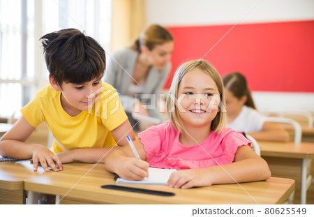 Schoolchildren performing test 80625549