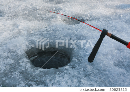 Fishing fish 80625813