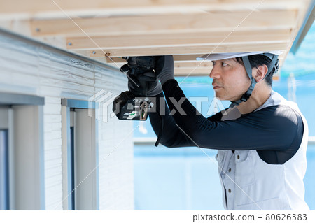 工匠在建築工地工作 80626383