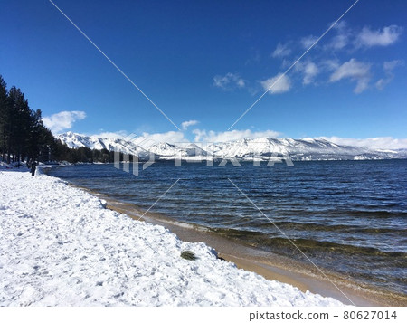 Lake Tahoe Winter on sunny day, photo of the lake on a sunny day in winter 80627014