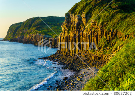 Evening view of the cliffs of Shiodawara [Hirado City, Nagasaki Prefecture] 80627202