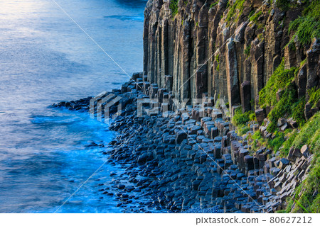 Evening view of the cliffs of Shiodawara [Hirado City, Nagasaki Prefecture] 80627212