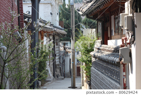 south korea seoul streets laneways traditional houses south korea seoul streets laneways traditional houses 80629424