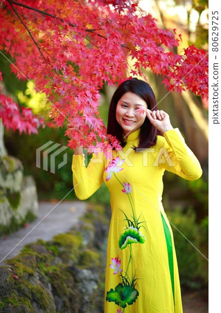 Visit a temple in Ao Dai Visit a temple in Ao Dai 80629725