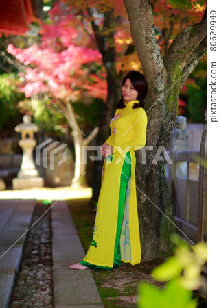 Visit a temple in Ao Dai Visit a temple in Ao Dai 80629940