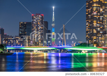 《Tokyo》 Night view of Sky Tree and Tower Mansion Sumida River 80630327