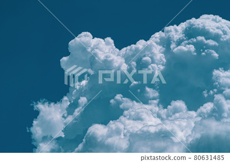 Cumulonimbus clouds in the blue sky in summer b-3 Deep blue 80631485