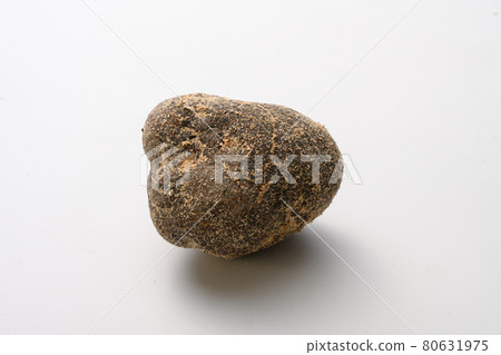 在白色背景上的丹波笹山山藥 在白色背景上的丹波笹山山藥 80631975