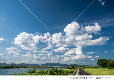 淀川上漂浮的棉花雲 淀川上漂浮的棉花雲 80632542