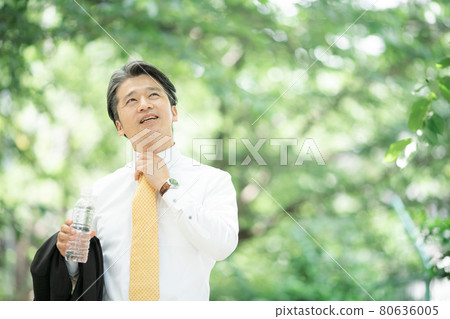 Businessman middle man hydration 80636005