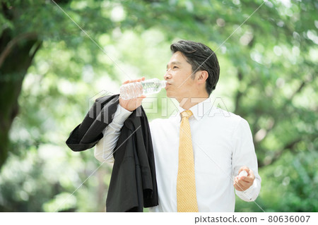 商人中間人水合作用 商人中間人水合作用 80636007