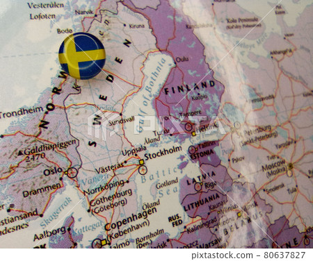 Drawing pin flag of Sweden on the map 80637827