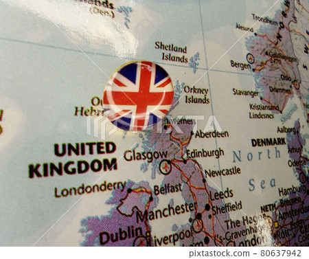 Drawing pin flag of United Kingdom on the map Drawing pin flag of United Kingdom on the map 80637942