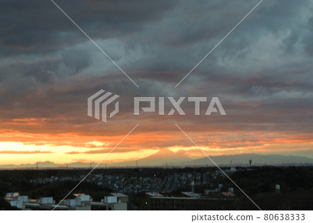 東京方向的天空和雲彩 東京方向的天空和雲彩 80638333