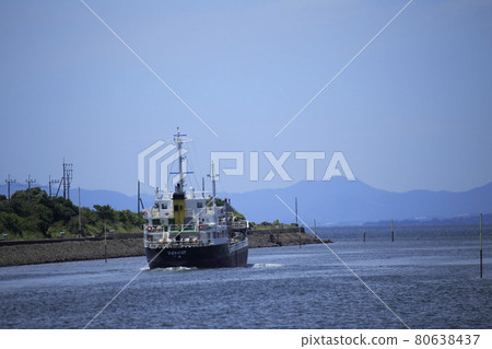 從大牟田市三池港出發的油輪 從大牟田市三池港出發的油輪 80638437