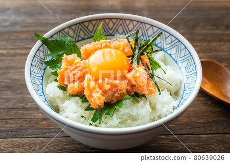 Salmon tataki bowl 80639026
