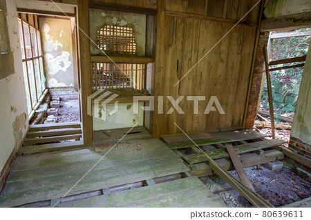 Officer Dormitory Ruins, Yugashima, Wakayama Prefecture Officer Dormitory Ruins, Yugashima, Wakayama Prefecture 80639611