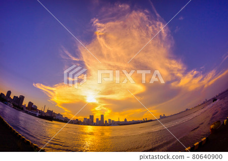 橫濱風景 2021 夏季港未來日落和雲彩 80640900