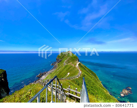 Cape Kamui on a hot day and sunny summer memories 80641771