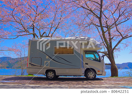 Cherry blossom viewing in a camper van at Kaizu Osaki, the northern end of Lake Biwa 80642251