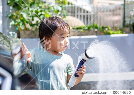 嬰兒的水上游戲 80644690