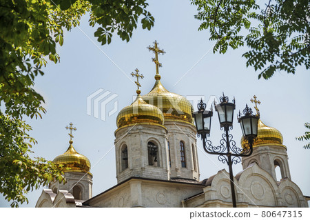 The russian Spassky cathedral with golden domes The russian Spassky cathedral with golden domes 80647315