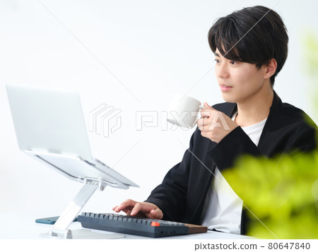 Young man PC smartphone 80647840