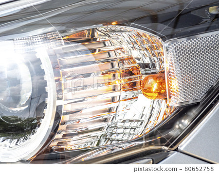 Headlight turn signal flashing up 80652758