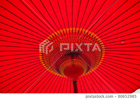 Japanese umbrella installed in the teahouse 80652985