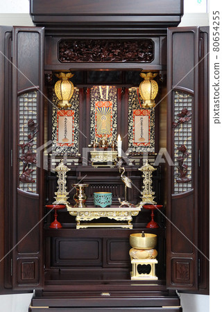 Buddhist altars of Higashi Honganji displayed on the Karaki Buddhist altar Buddhist altars of Higashi Honganji displayed on the Karaki Buddhist altar 80654255