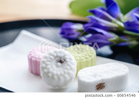 Thousands of sweets 80654546