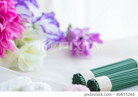 香燭和鮮花 80655268