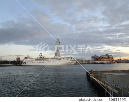 Osaka Port Tempozan Luxury Passenger Ship 80655395
