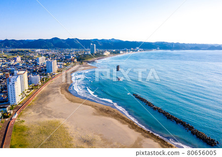 Maebara Beach in the early morning (Kamogawa City, Chiba Prefecture) Maebara Beach in the early morning (Kamogawa City, Chiba Prefecture) 80656005