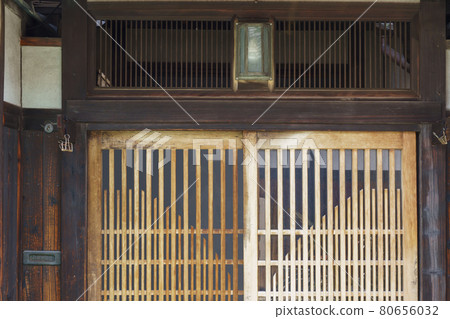 Teranishi Family Abeno Nagaya [大阪市阿倍野區昭和町] 80656032