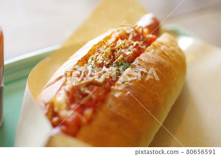 hot dog  80656591