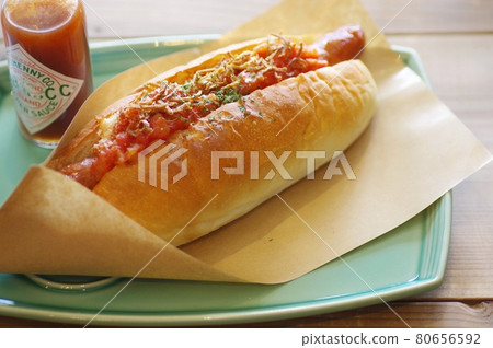 hot dog  80656592