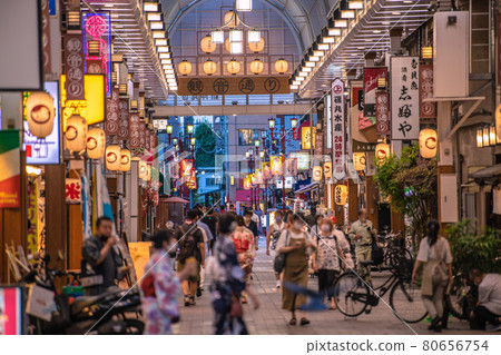 Tokyo cityscape of Japan Over 4,000 ... Dreadful Tokyo 4058 people. Many people on Kannon-dori, the "mad" line of the Olympics = July 31st Tokyo cityscape of Japan Over 4,000 ... Dreadful Tokyo 4058 people. Many people on Kannon-dori, the "mad" line of the Olympics = July 31st 80656754