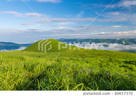 Blue sky and white clouds Scenery of Gogaku in Aso 80657370