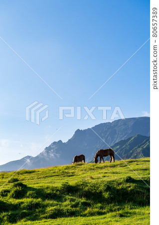 藍天白雲阿蘇五嶽風景 藍天白雲阿蘇五嶽風景 80657389