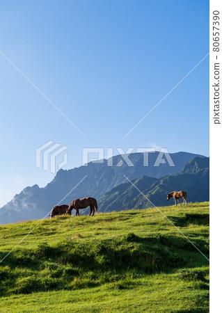 藍天白雲阿蘇五嶽風景 藍天白雲阿蘇五嶽風景 80657390